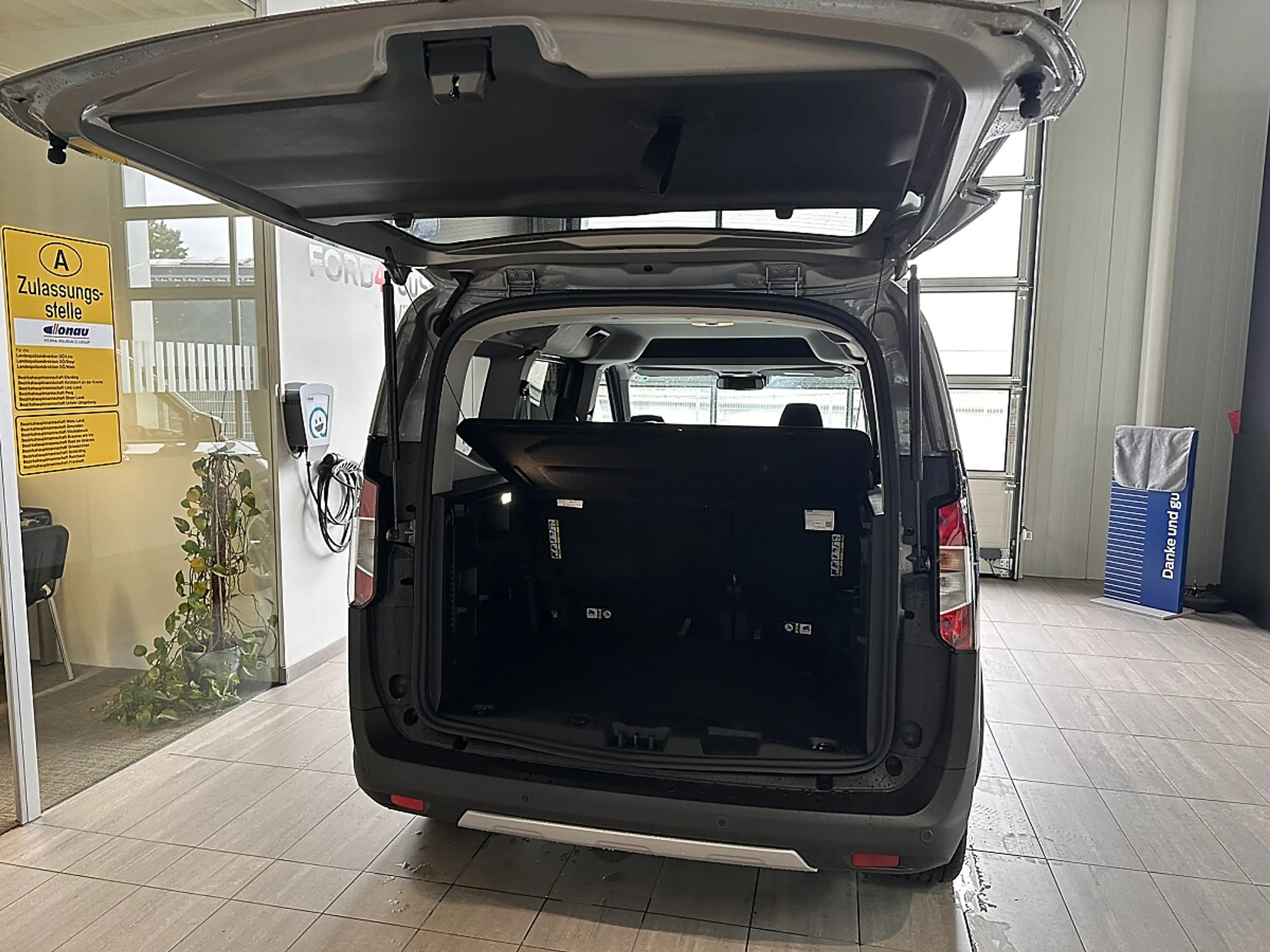Ford Tourneo Courier 1,0 EcoBoost Active — photo 14