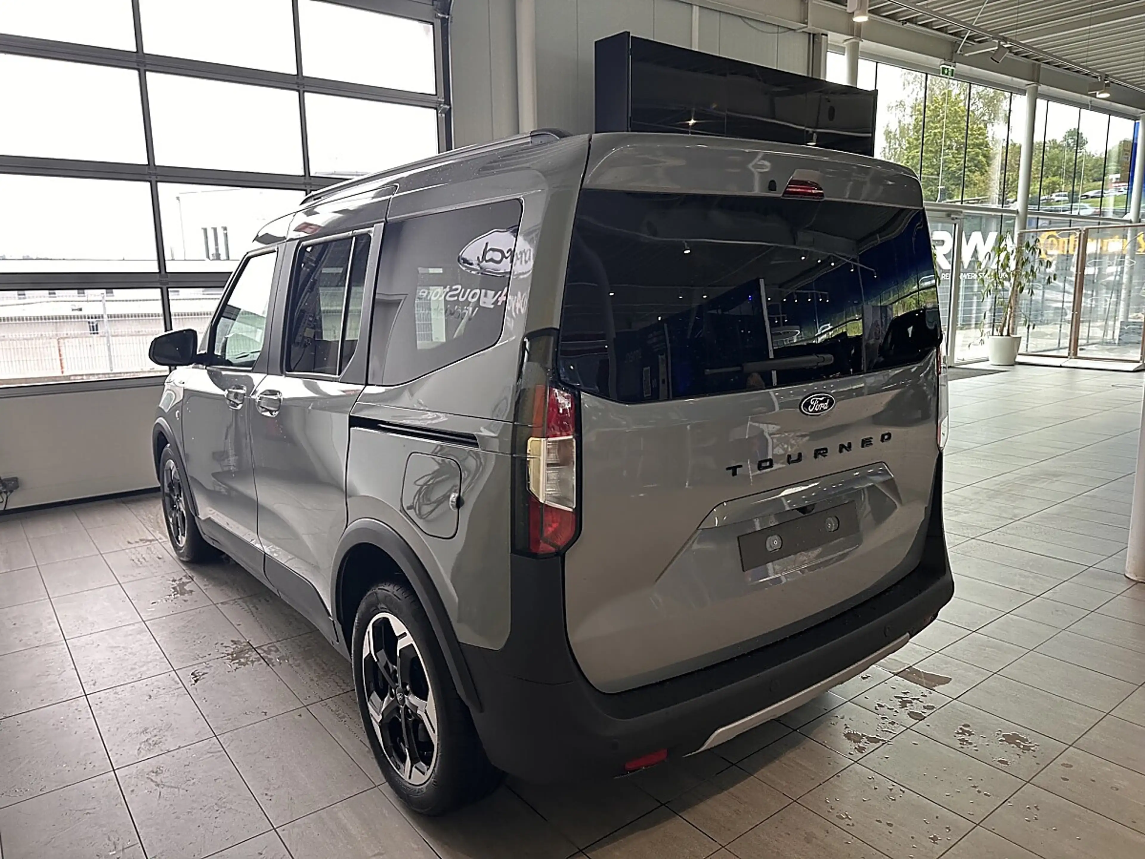 Ford Tourneo Courier 1,0 EcoBoost Active — photo 3