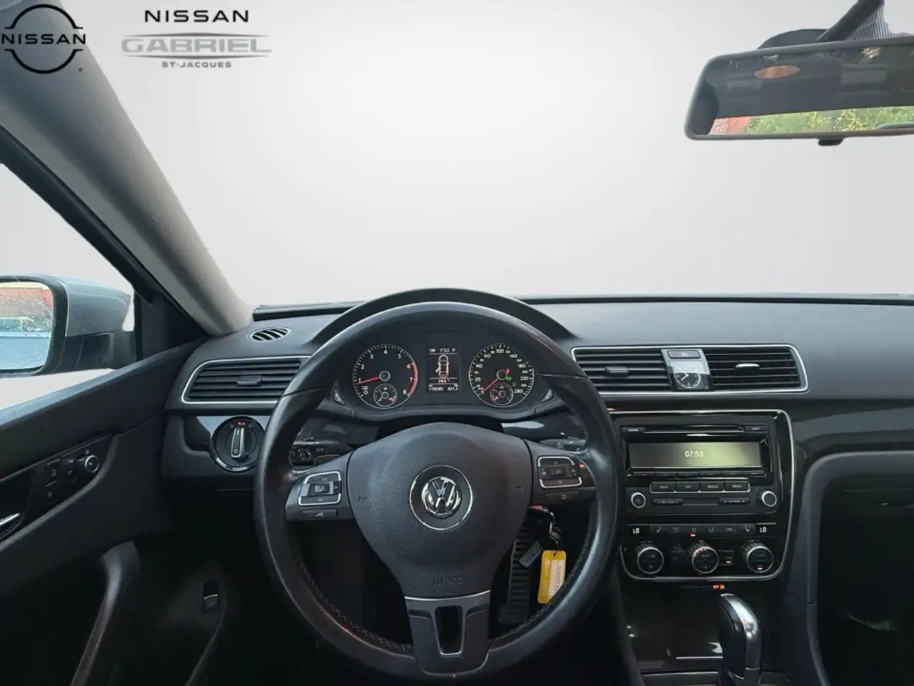 Volkswagen Passat photo Volkswagen Passat