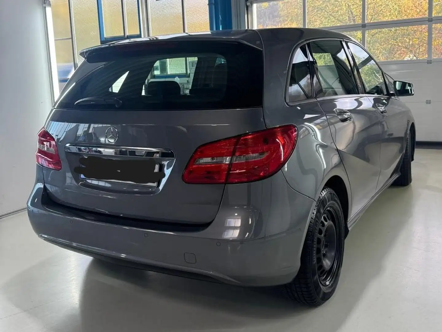 Mercedes-Benz B 180 B 180 (BlueEFFICIENCY) Silver - 2