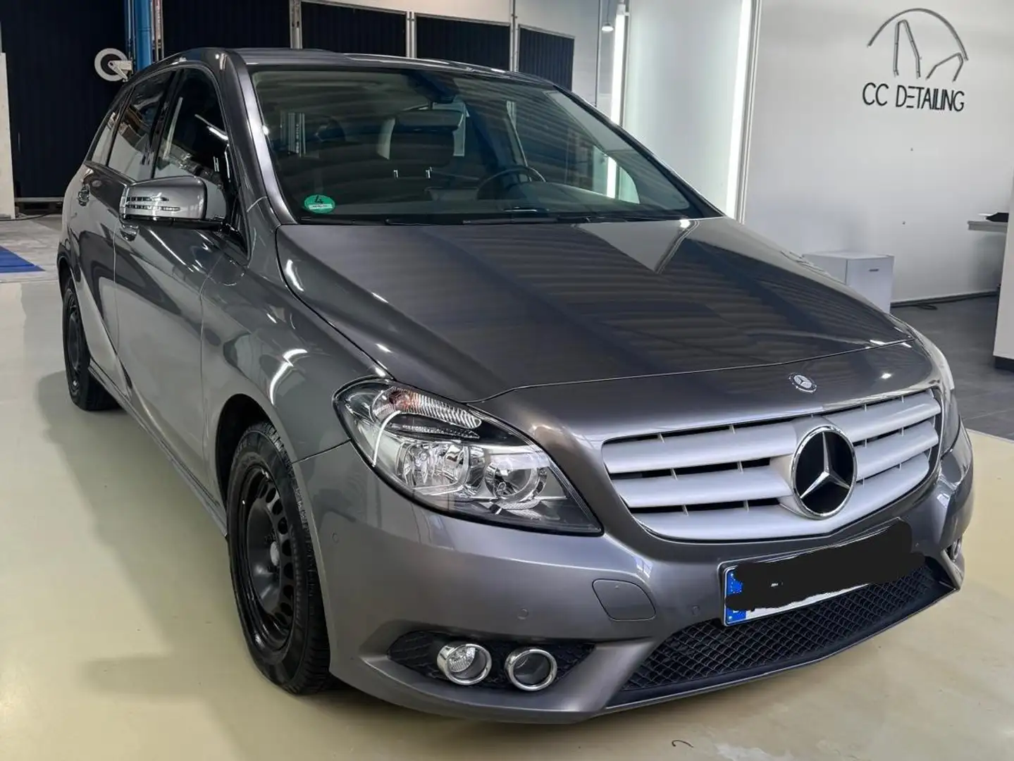 Mercedes-Benz B 180 B 180 (BlueEFFICIENCY) Silver - 1