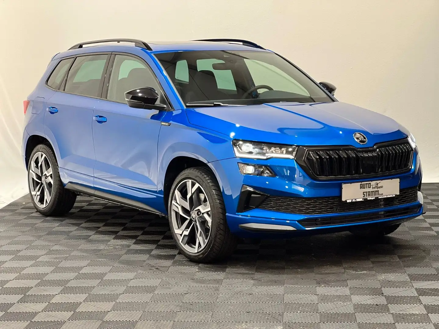 Skoda Karoq Sportline 4x4 -Leder - AHK - Pano - Rfk Bleu - 2