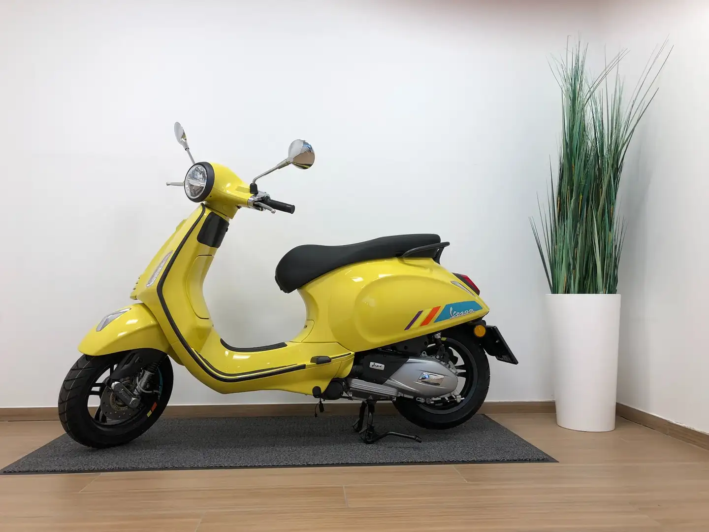 Vespa Primavera S 125 Amarillo - 2