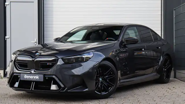 BMW M5 Sedan | Carbon Pack | Stoelventilatie | Comfort Pa