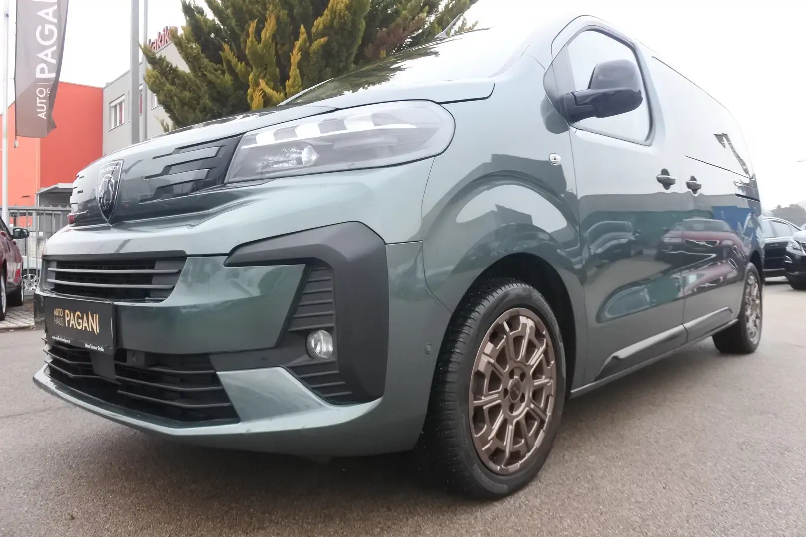 Peugeot Traveller Traveller Allure L2 BlueHDI 180 EAT8/VOLL/MWST/AHK Grün - 1