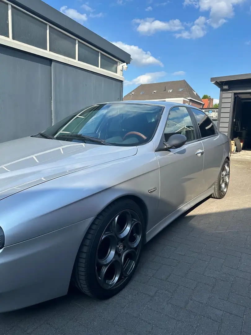 Alfa Romeo 156 156 2.5-24V V6 Q-System. Uniek exemplaar Срібний - 1
