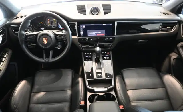 Porsche Macan view 9