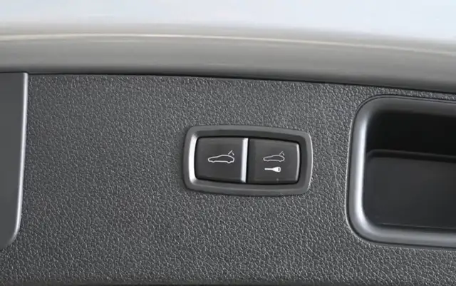 Porsche Macan view 13