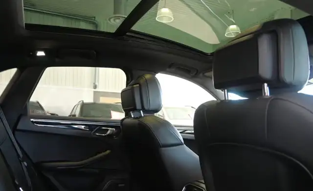 Porsche Macan view 12