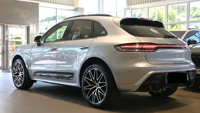 Porsche Macan view 3