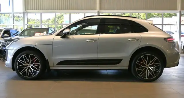 Porsche Macan view 2