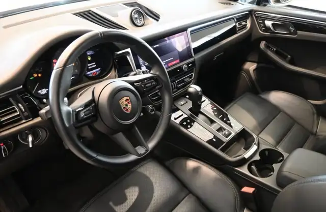 Porsche Macan view 7