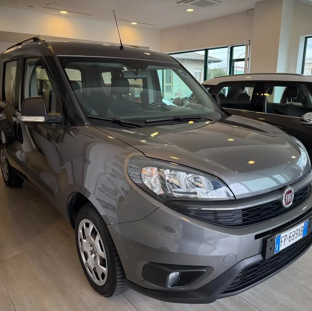Fiat Doblo 1.4 tjt 16v natural power Lounge 120cv my18 Grigio - 2