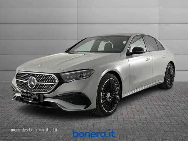 Mercedes-Benz 220 main image