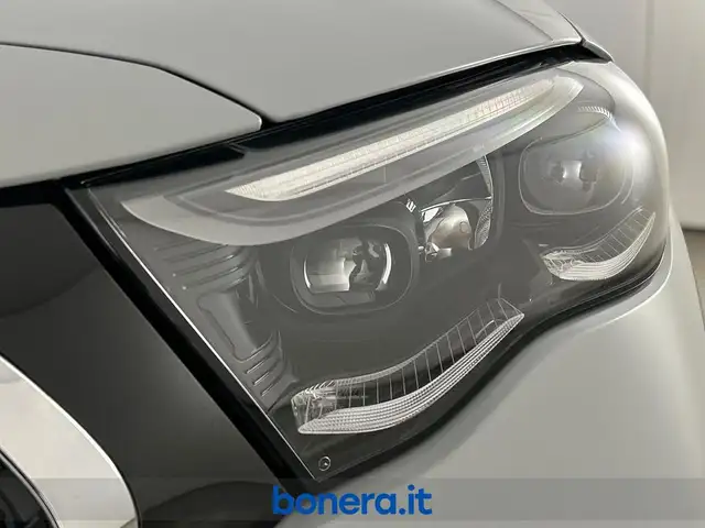 Mercedes-Benz 220 view 7