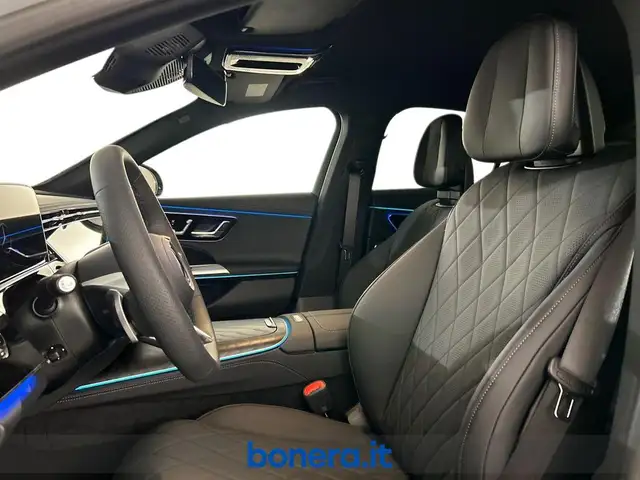 Mercedes-Benz 220 view 10