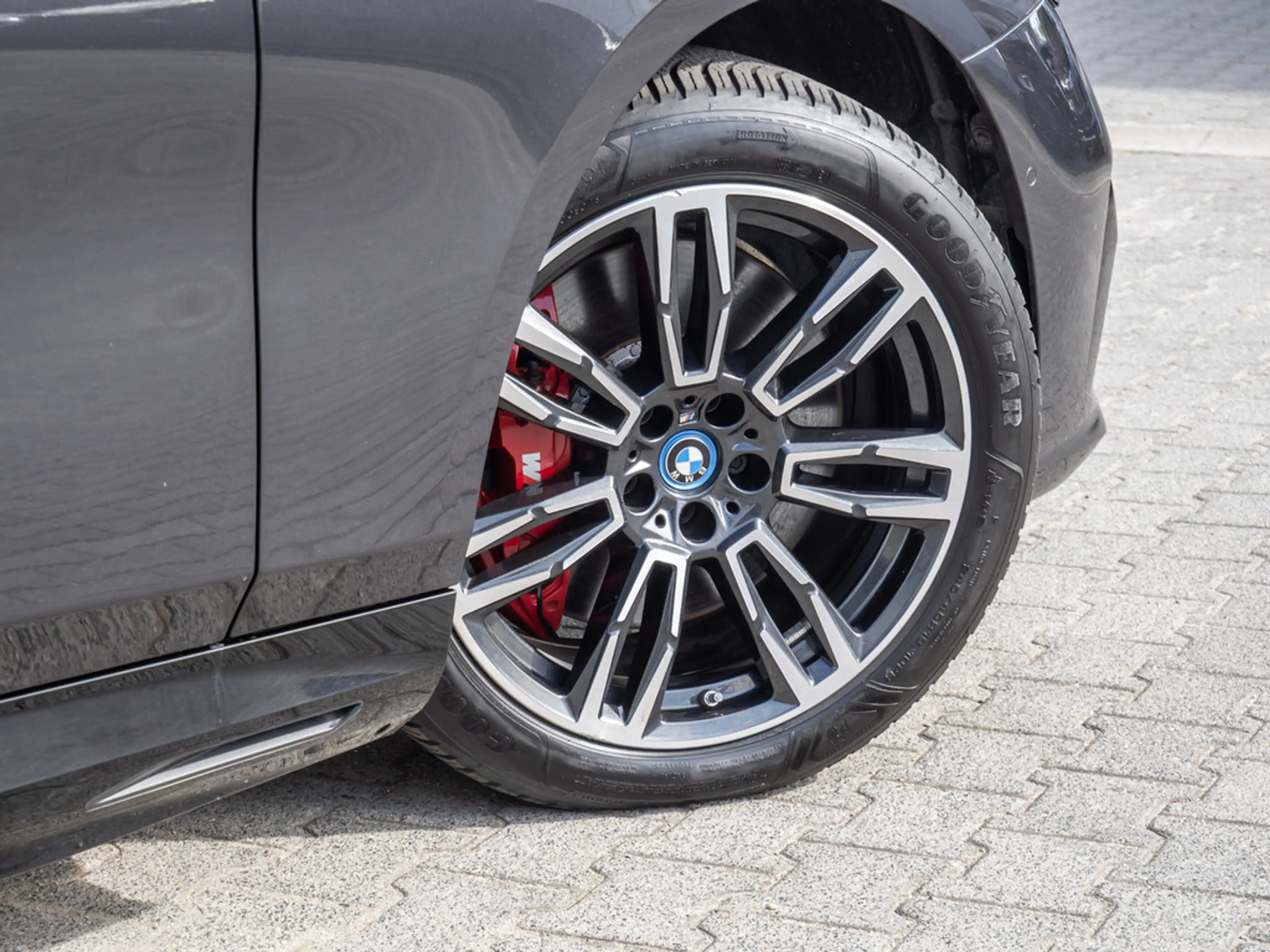 BMW i5 Touring 40 e M SportPro PANO+AHK+B&W+360°K — photo 6