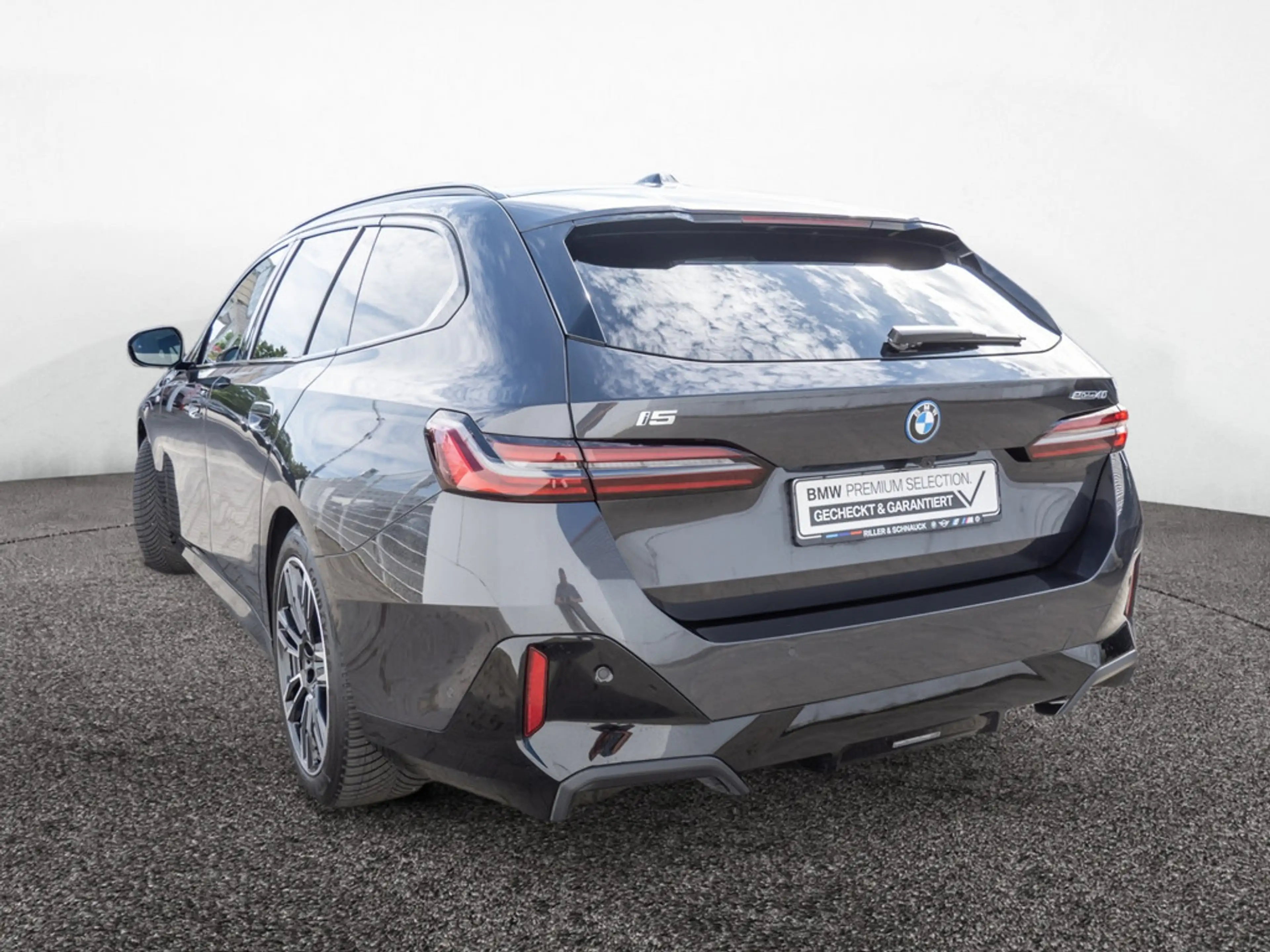 BMW i5 Touring 40 e M SportPro PANO+AHK+B&W+360°K — photo 5