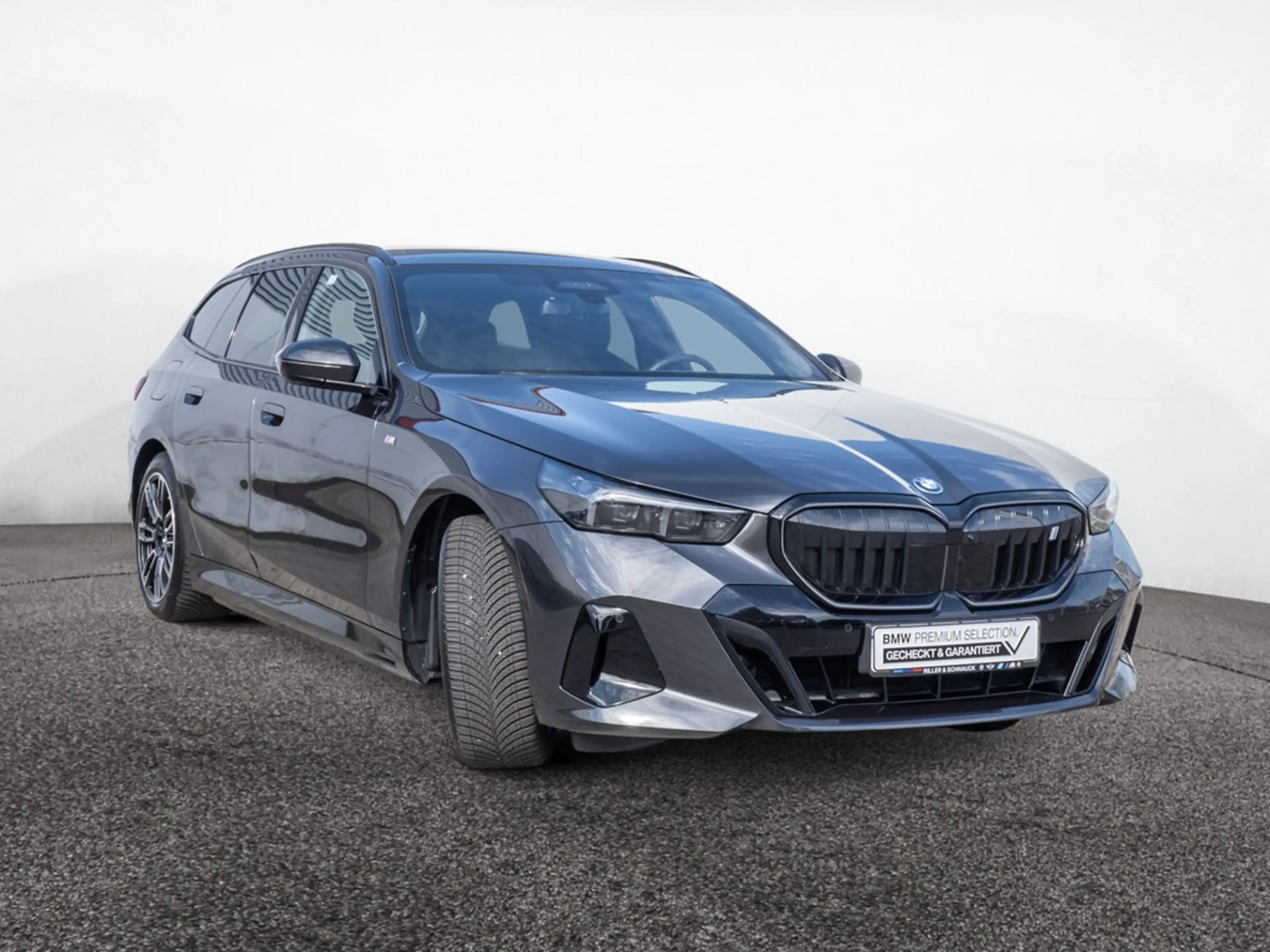 BMW i5 Touring 40 e M SportPro PANO+AHK+B&W+360°K — photo 2