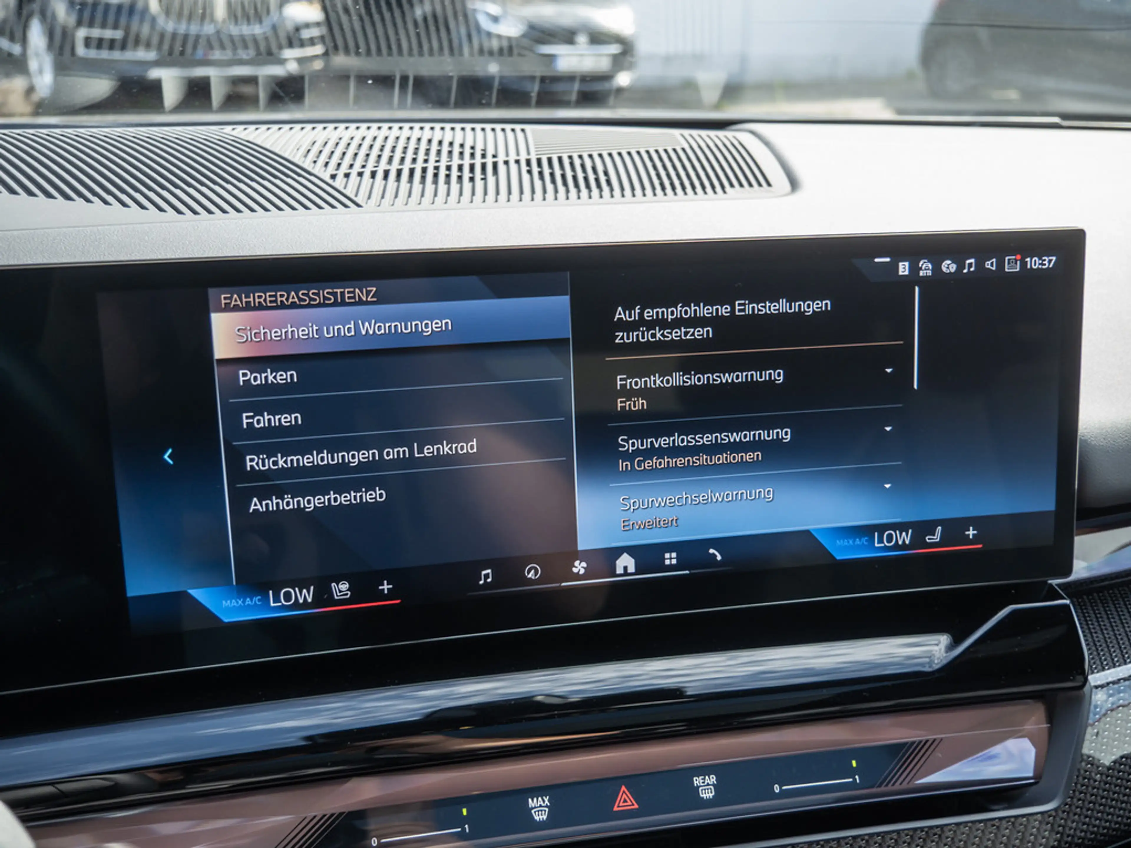 BMW i5 Touring 40 e M SportPro PANO+AHK+B&W+360°K — photo 13