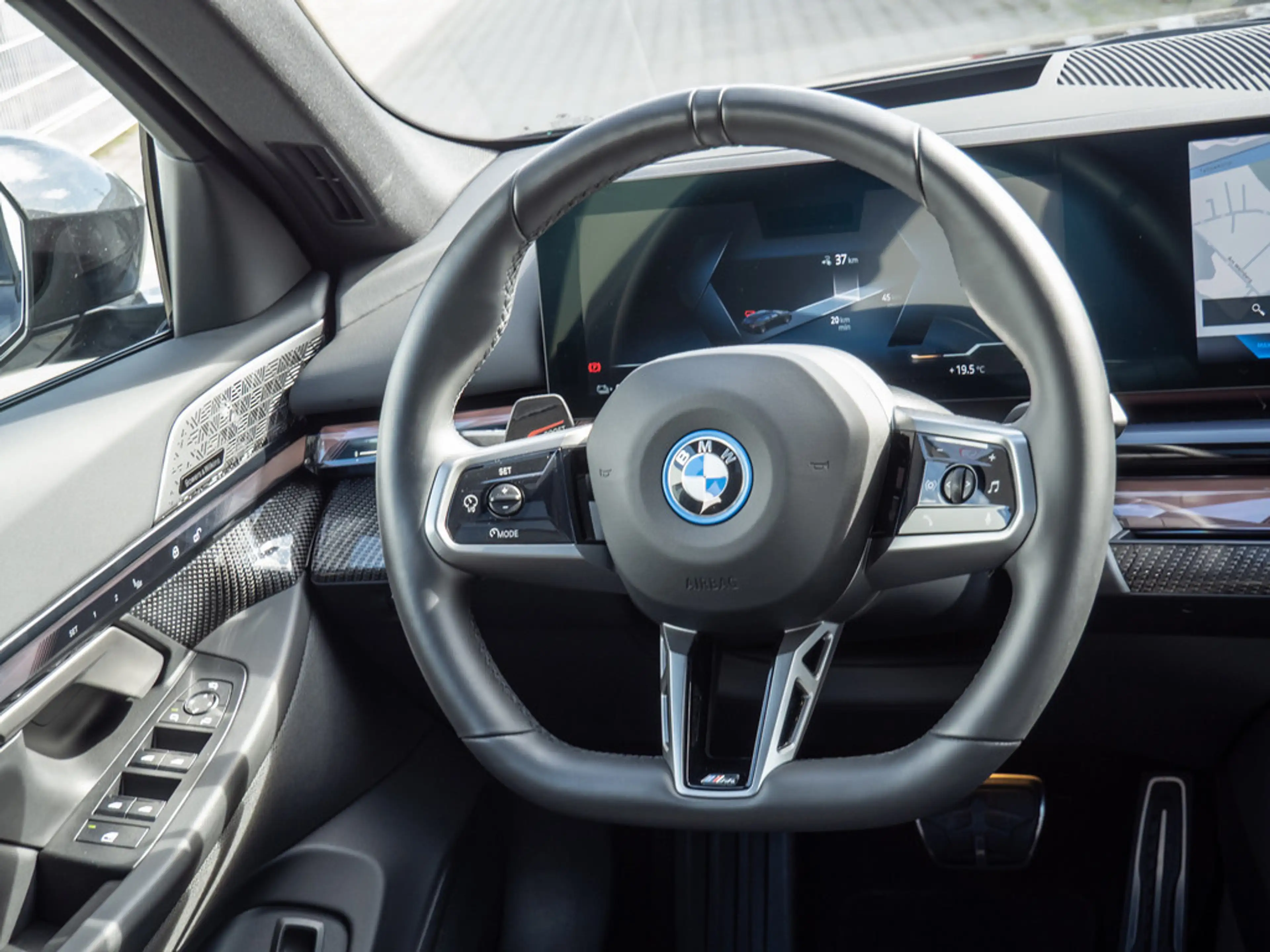 BMW i5 Touring 40 e M SportPro PANO+AHK+B&W+360°K — photo 11