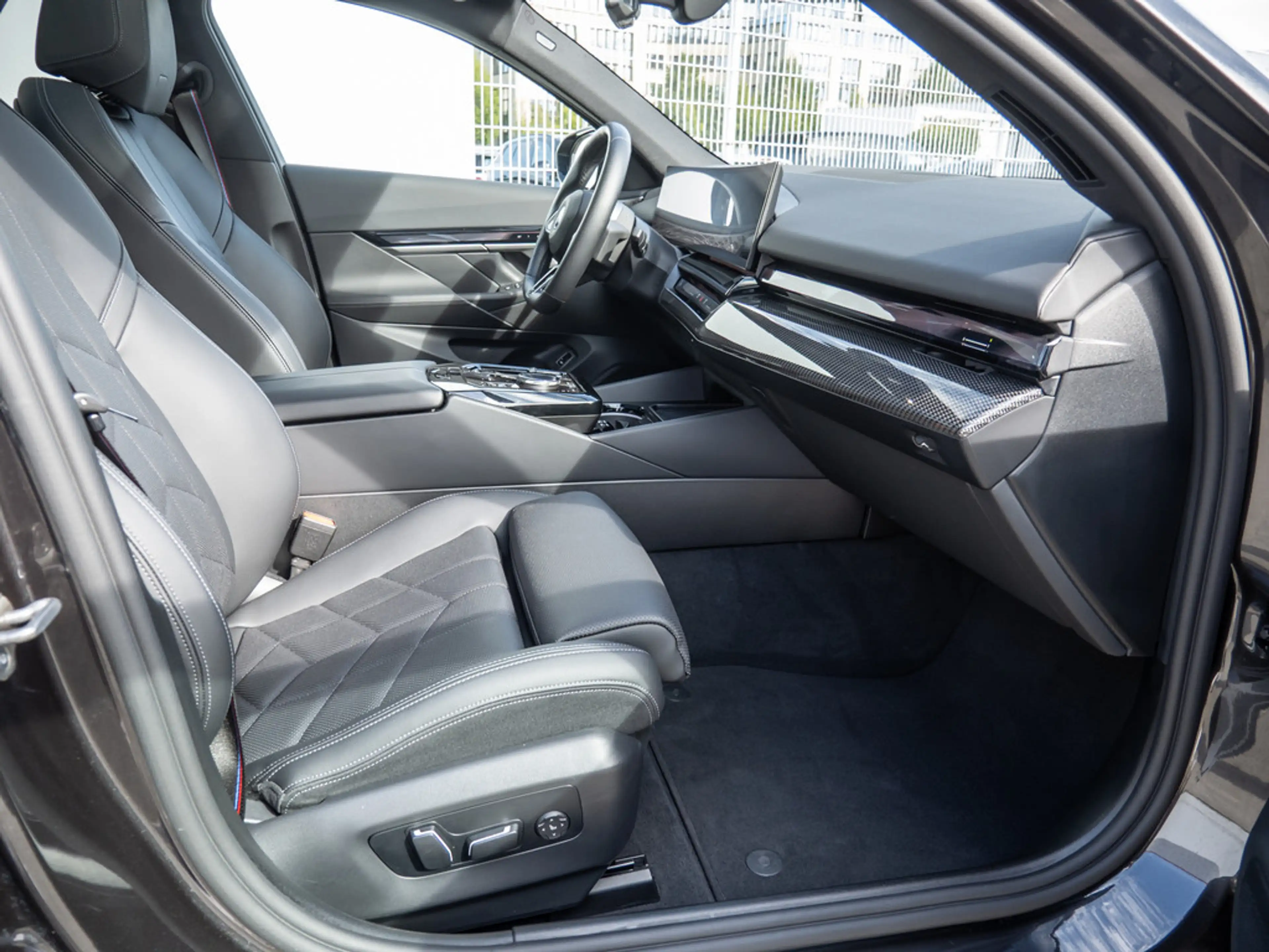 BMW i5 Touring 40 e M SportPro PANO+AHK+B&W+360°K — photo 7