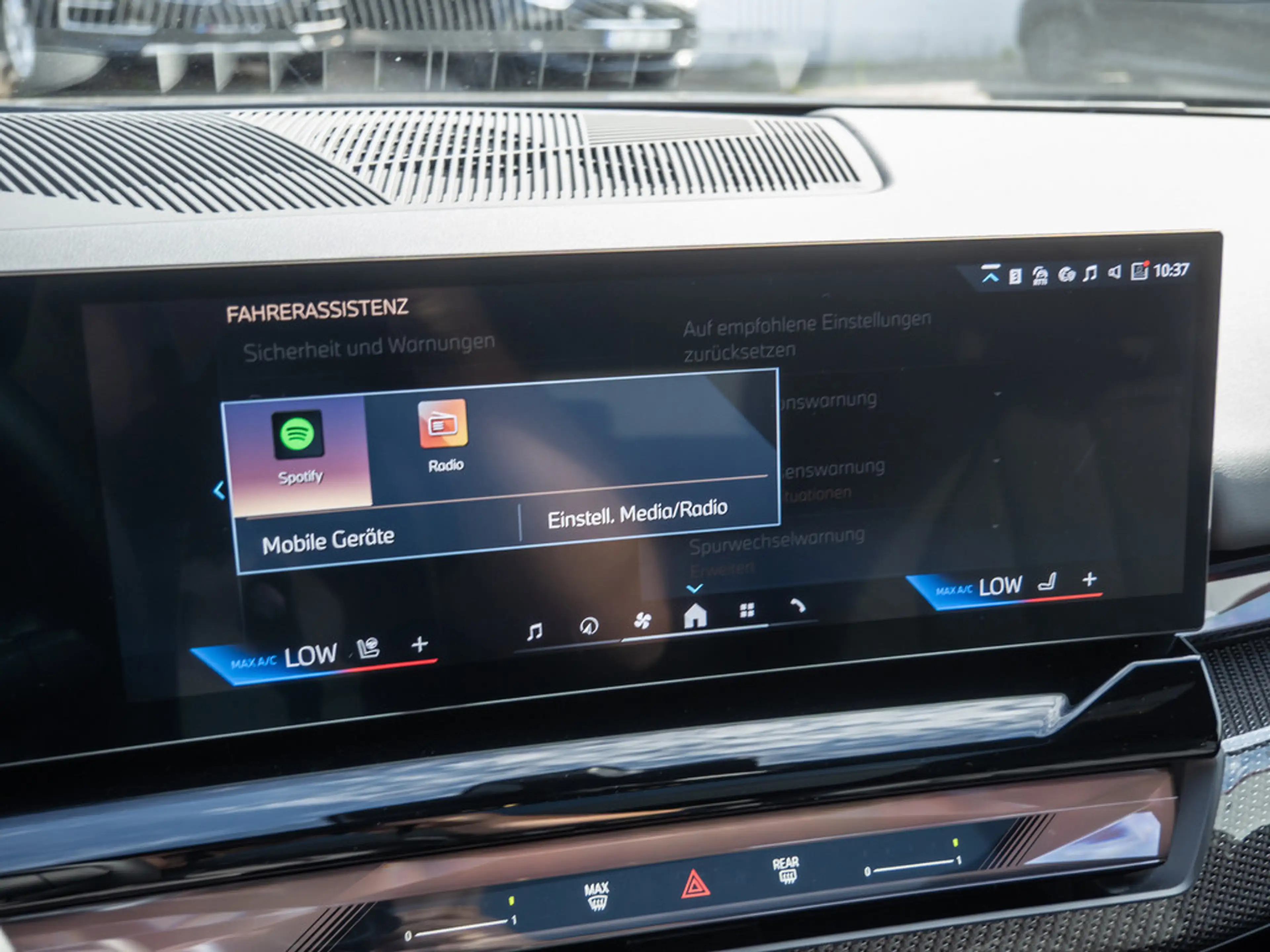 BMW i5 Touring 40 e M SportPro PANO+AHK+B&W+360°K — photo 14