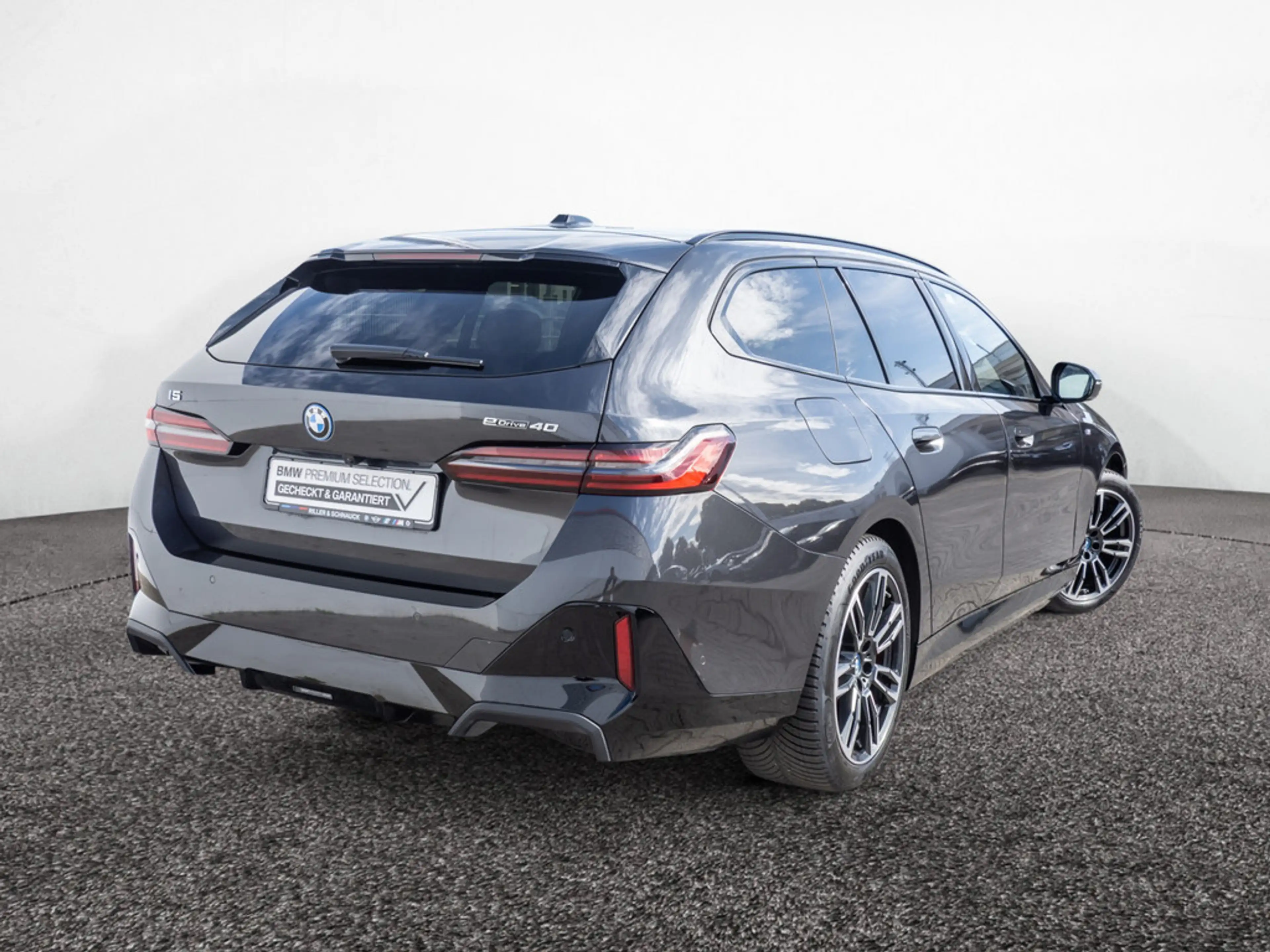 BMW i5 Touring 40 e M SportPro PANO+AHK+B&W+360°K — photo 3