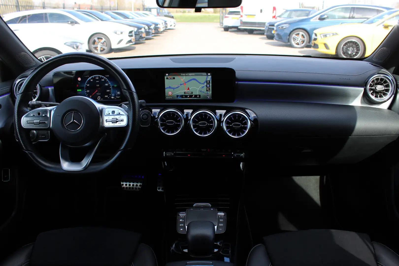 Mercedes-Benz A 250 250e AUT8 AMG Limited NIGHT PAKKET SFEER CARPLAY D Weiß - 2