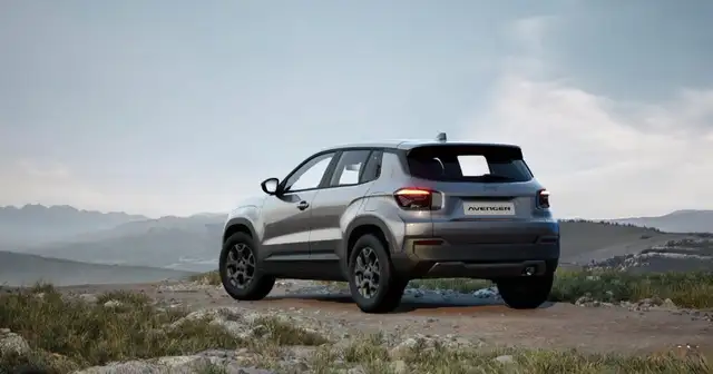 Jeep Avenger view 3