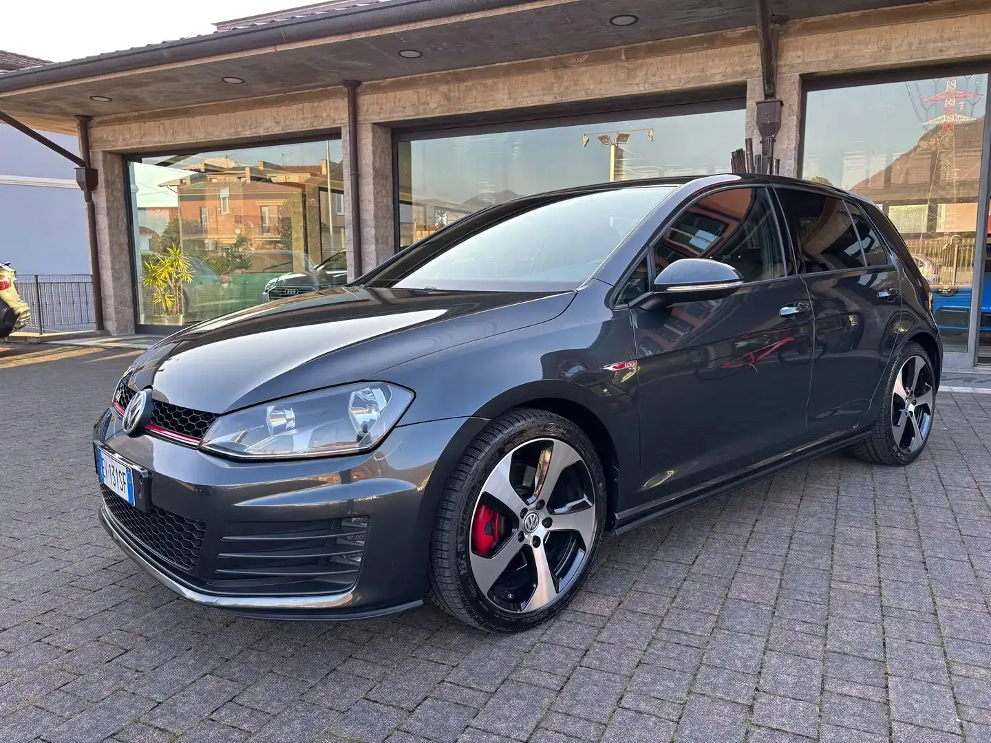 Volkswagen Golf GTI 5p 2.0 tsi - 2