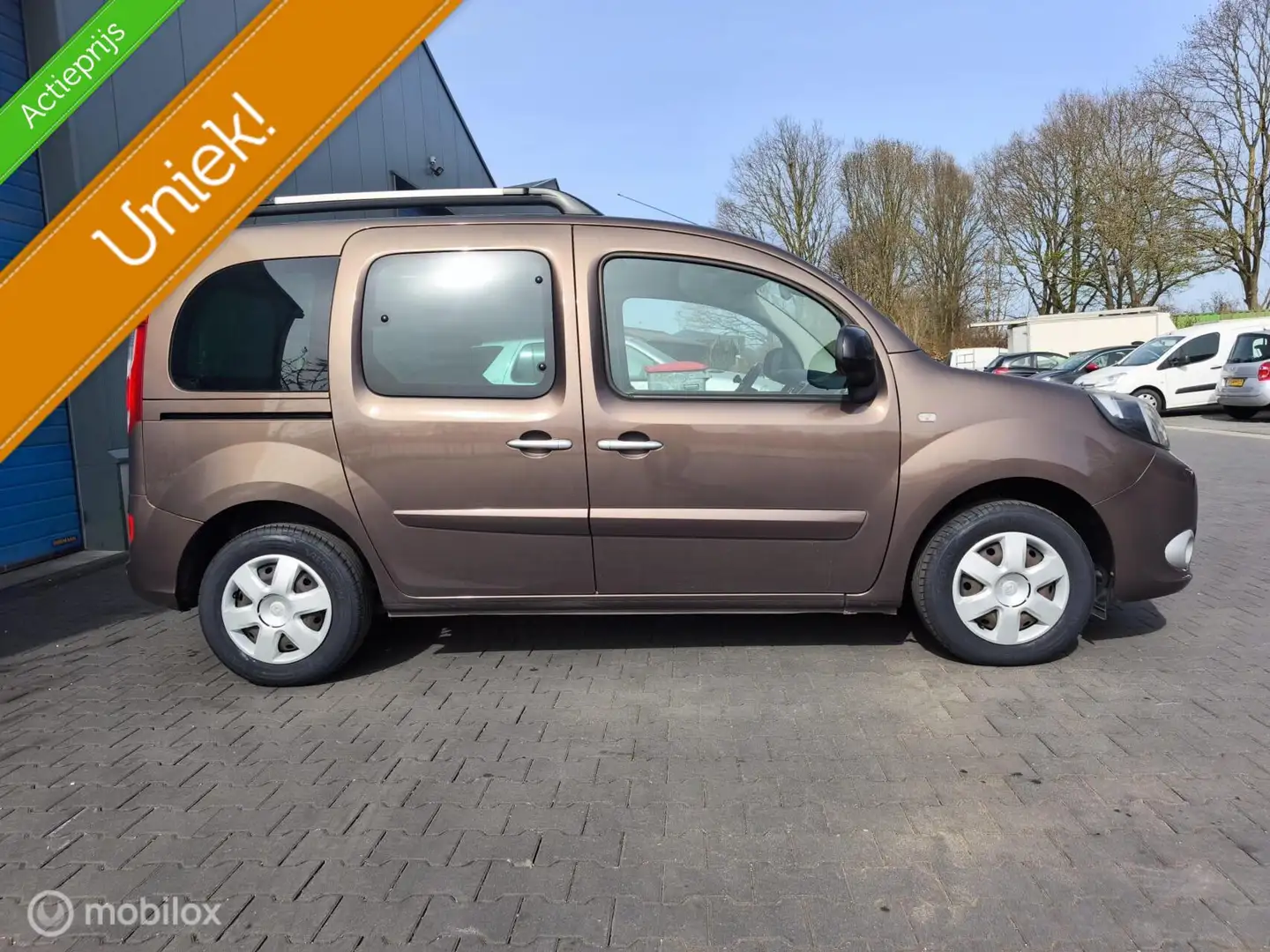 Renault Kangoo Family 1.2 TCe / AANGEPAST VOERTUIG Bruin - 2