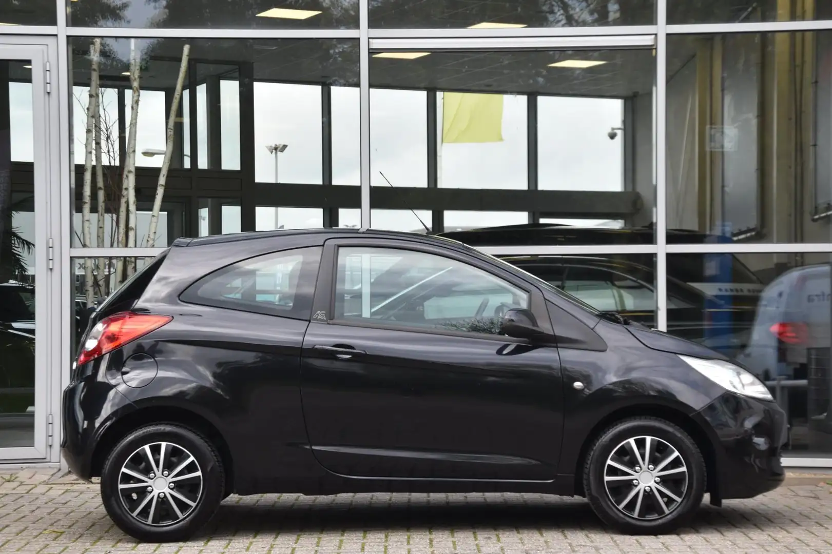 Ford Ka/Ka+ 1.2 Cool&Sound Airco Elek. Ramen Cd Apk 1ste Eigen Zwart - 2