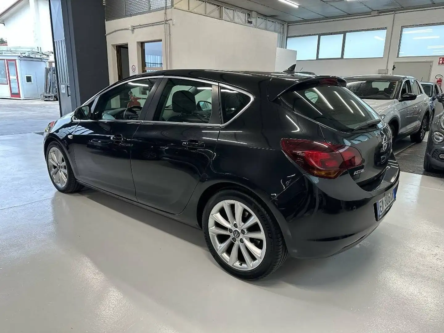Opel Astra Astra IV 2010 5p 1.7 cdti Cosmo 110cv Schwarz - 2