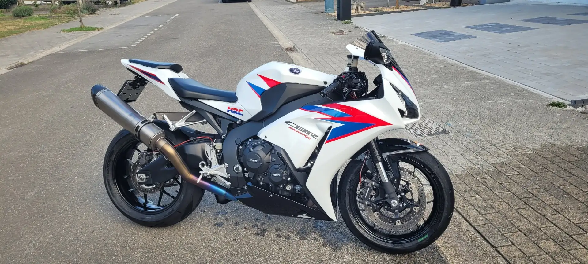 Honda CBR 1000 Blanco - 1