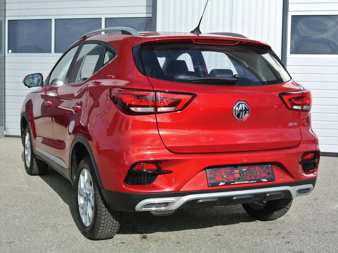 MG ZS 1.0T GDI Luxury Aut. * LEDER * NAVI * LED * SHZ * Rouge - 2