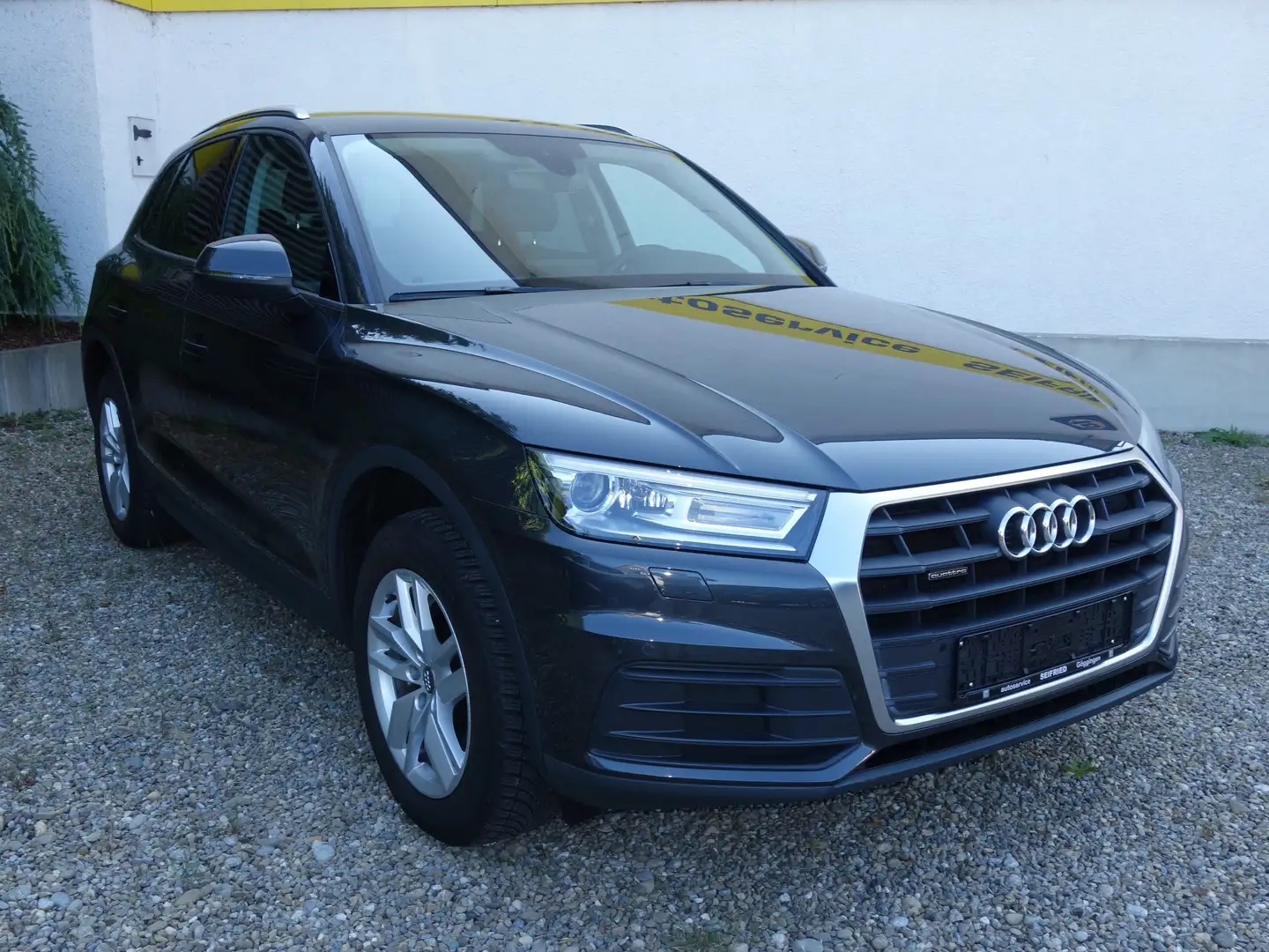 Audi Q5 40 TDI quattro basis Grau - 1