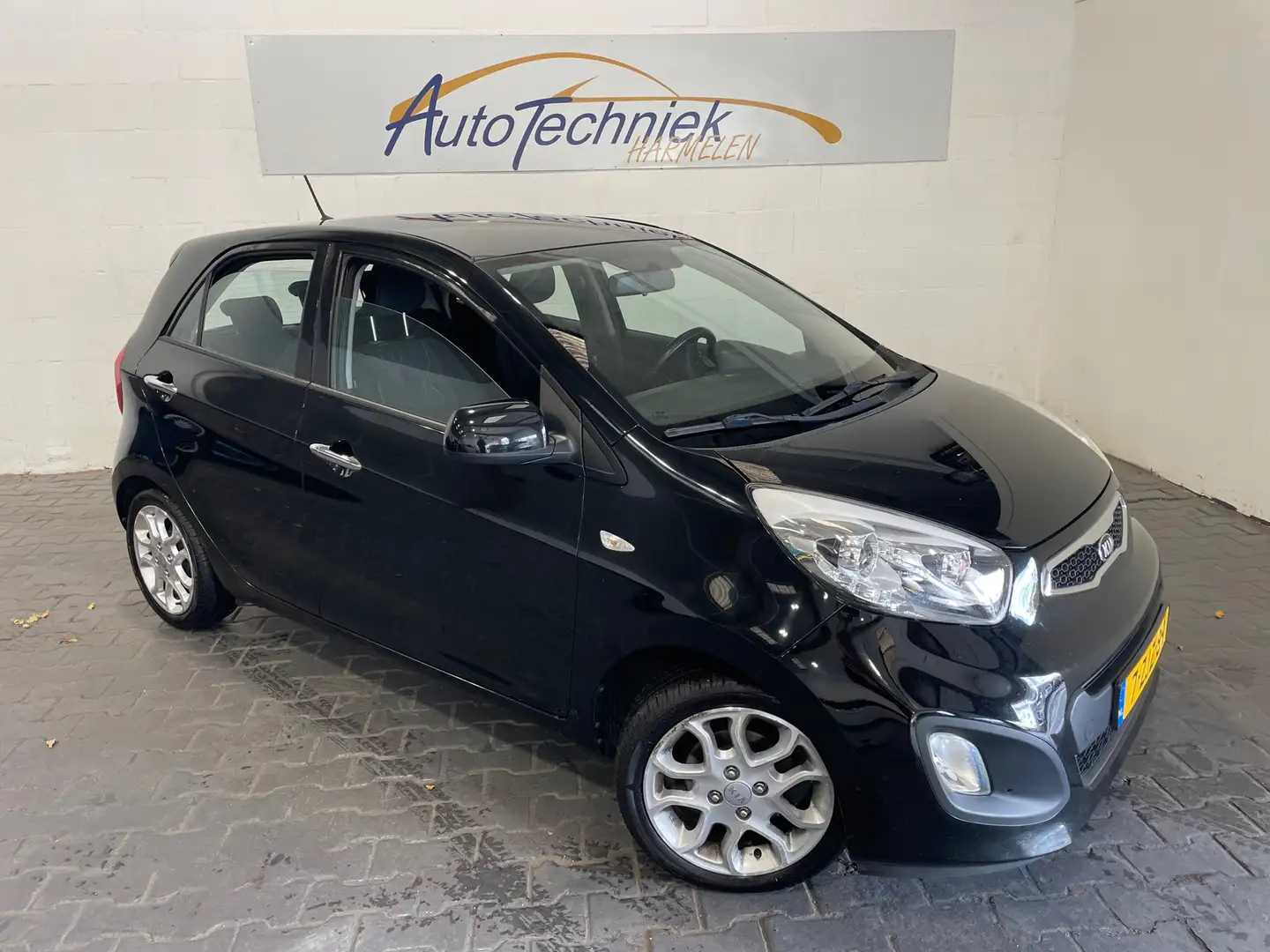 Kia Picanto 1.0 CVVT BusinessLine 5Drs *NL-auto*Dealer OH* Zwart - 1