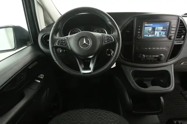Mercedes-Benz Vito view 2