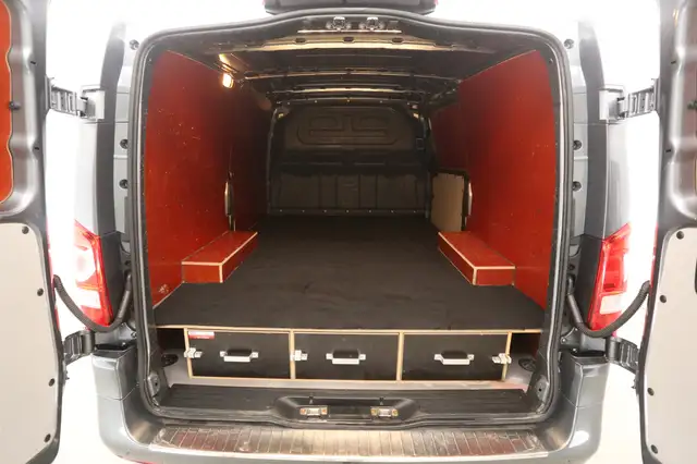 Mercedes-Benz Vito view 3