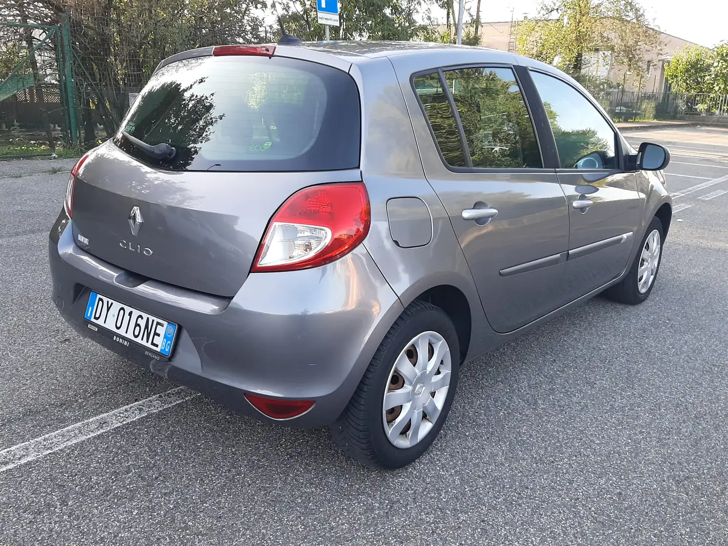 Renault Clio III 2009 5p 1.2 16v Confort Grigio - 2