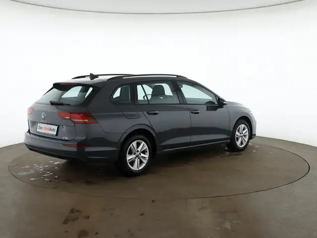 Volkswagen Golf view 4