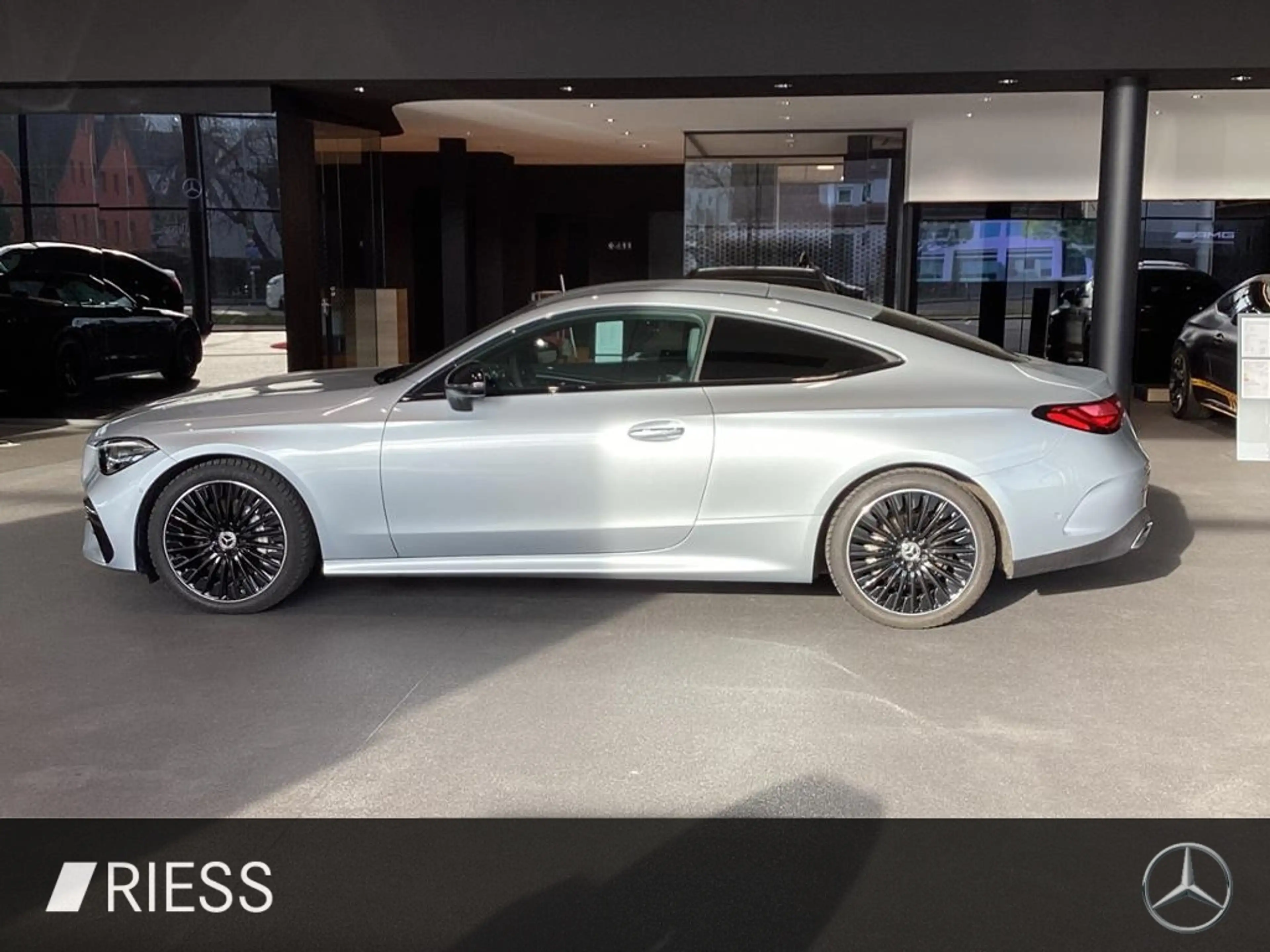 Mercedes-Benz CLE 300 4MATIC Coupé 360 ACC AUT Kam. KeyLess LM — photo 4