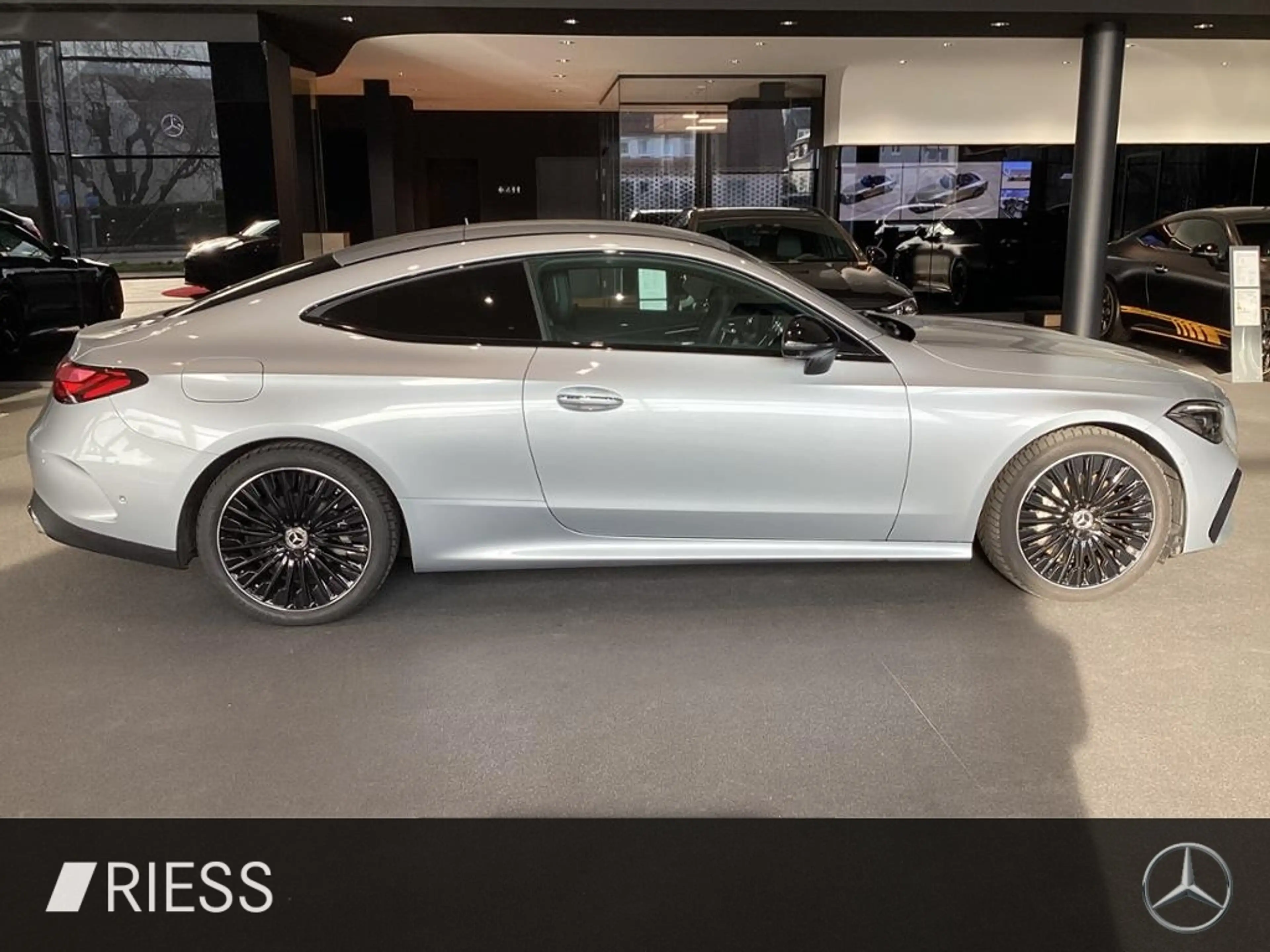 Mercedes-Benz CLE 300 4MATIC Coupé 360 ACC AUT Kam. KeyLess LM — photo 10