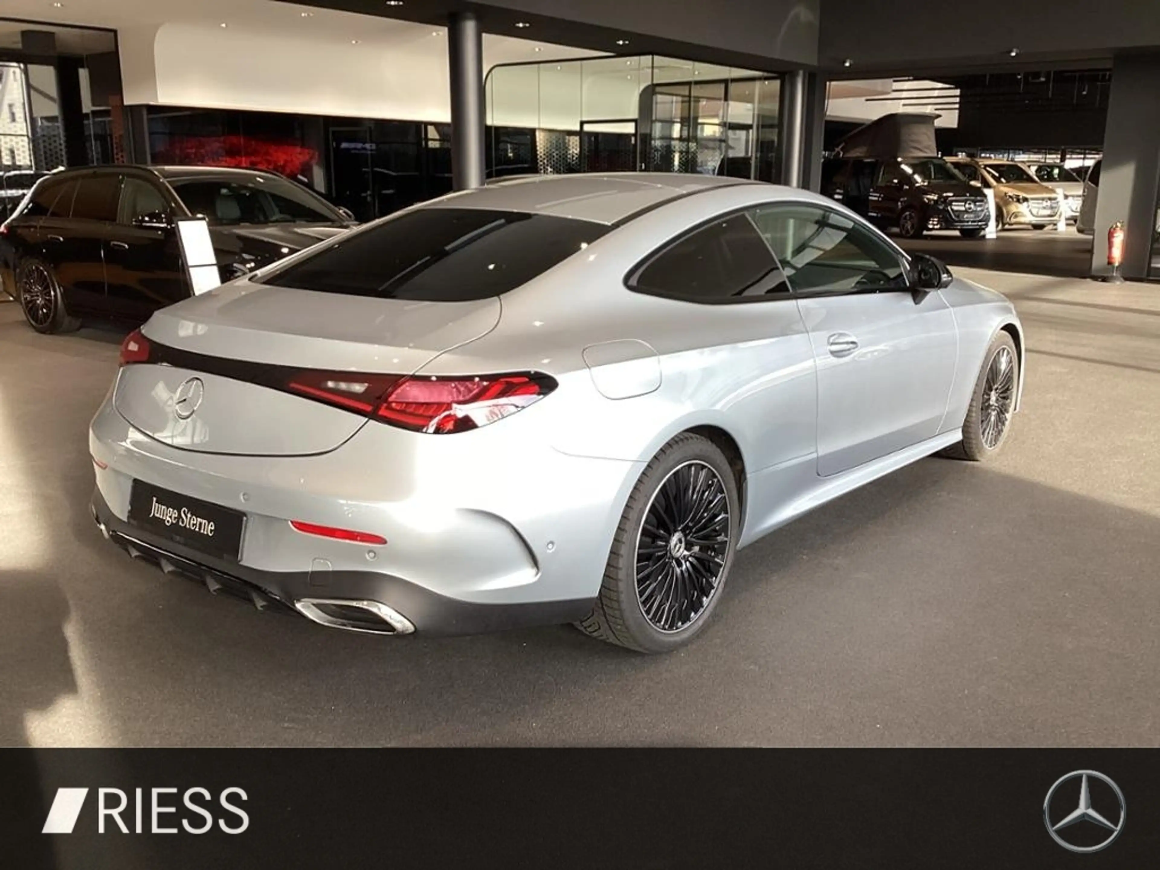 Mercedes-Benz CLE 300 4MATIC Coupé 360 ACC AUT Kam. KeyLess LM — photo 11