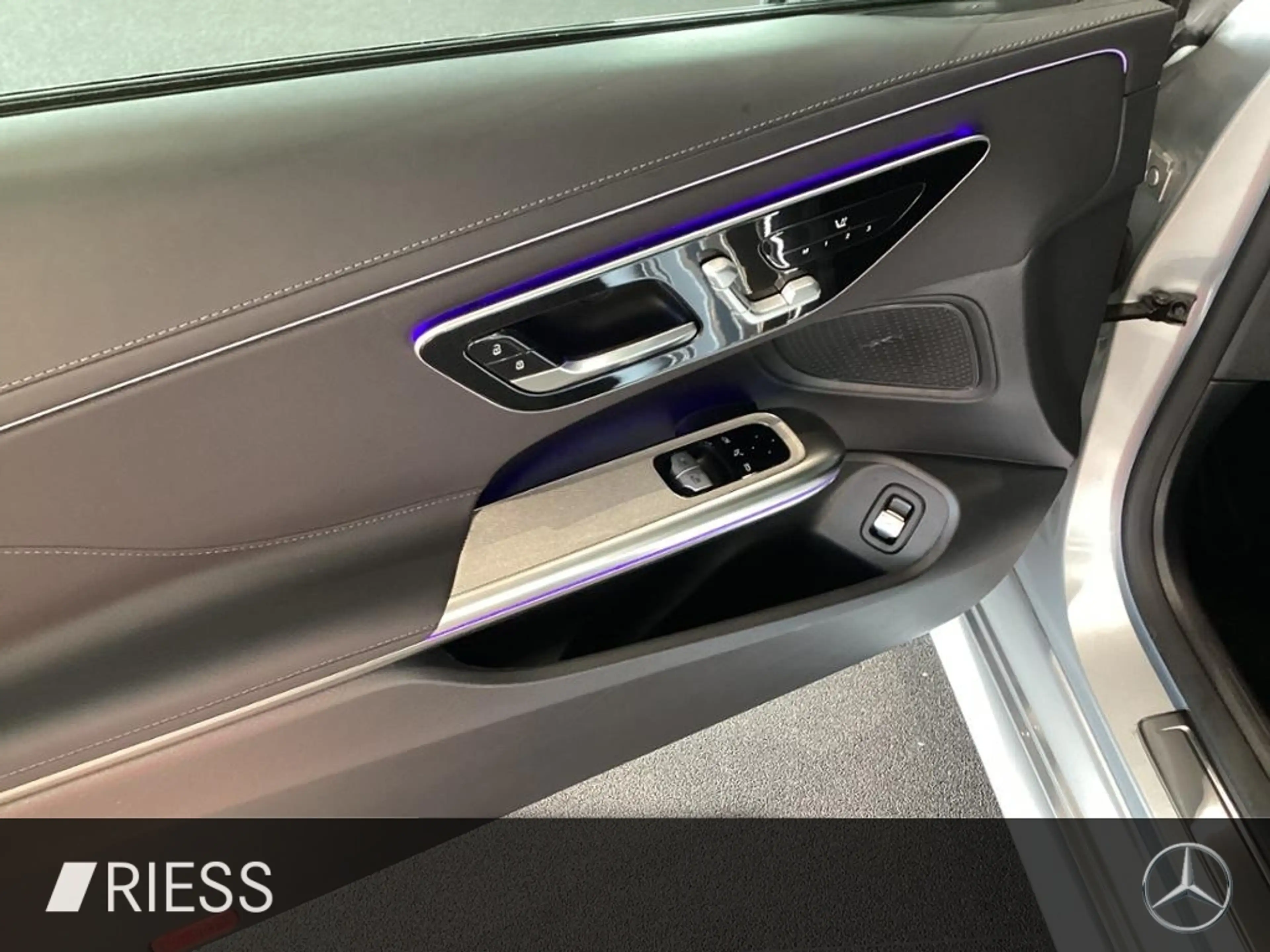 Mercedes-Benz CLE 300 4MATIC Coupé 360 ACC AUT Kam. KeyLess LM — photo 6