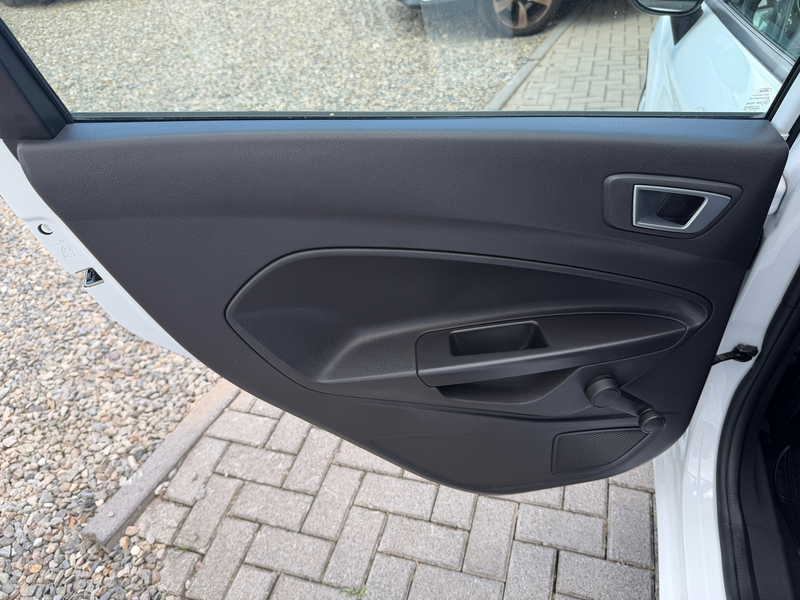 Ford Fiesta 1.0 Style 5 deurs [ navi,audio,airco ] — photo 37