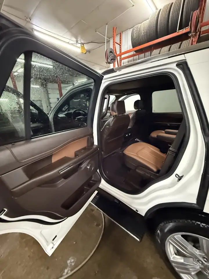 Ford Expedition снимка Ford Expedition