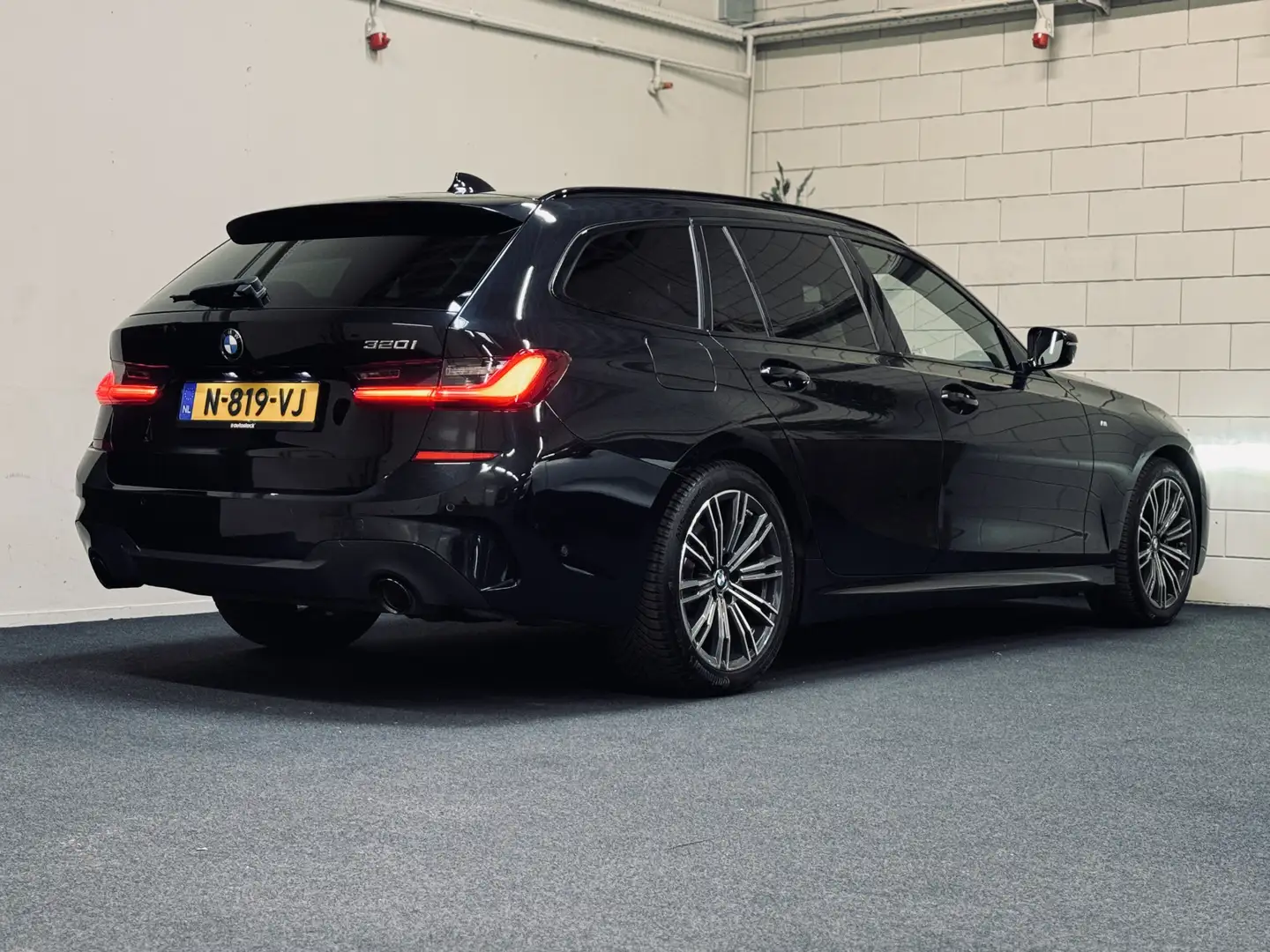 BMW 320 3-serie Touring 320i M-Sport Shadowline | Panorama Noir - 2