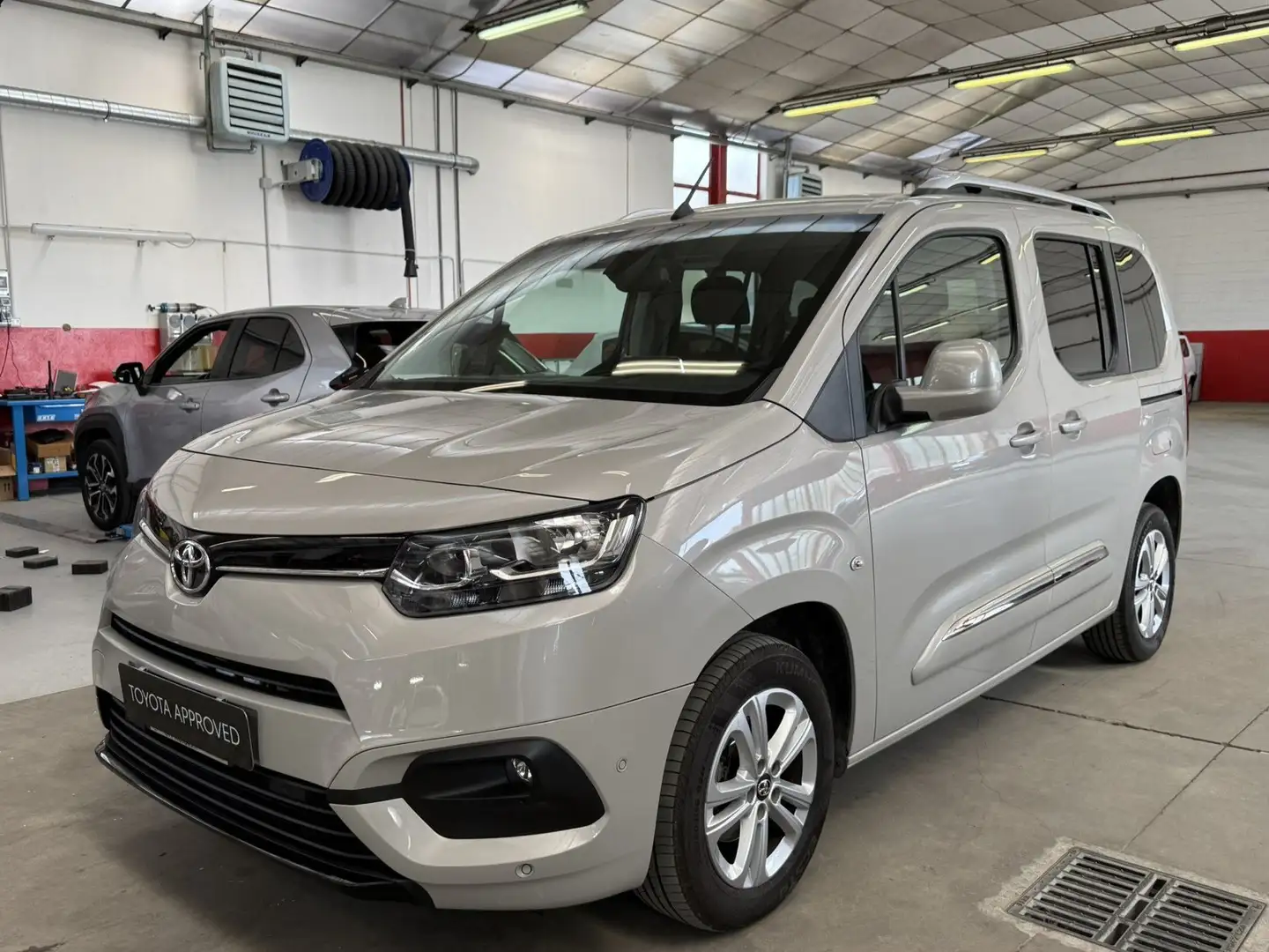 Toyota Proace verso 1.5D 100cv S&S mt6 L1 D Executive Grigio - 1